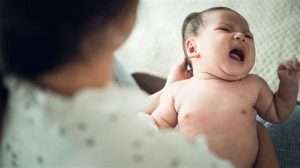hlife.9 1 300x168 - چرا کودک از گرفتن پستان مادر امتناع می کند؟