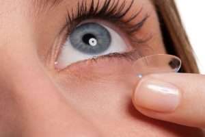 contact.lens 300x200 - عفونت چشم چیست؟ علل، دعوارض و درمان آن