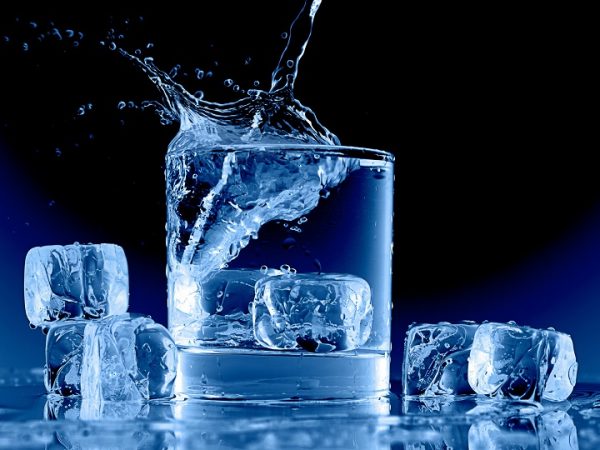 اب سرد شاخص - زیان های پنهان نوشیدن آب سرد