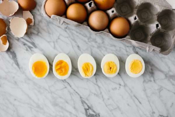hard-boiled-eggs تخم مرغ آب پز