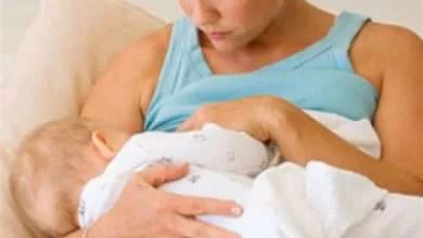 hlife.7 390x220 - چرا کودک از گرفتن پستان مادر امتناع می کند؟