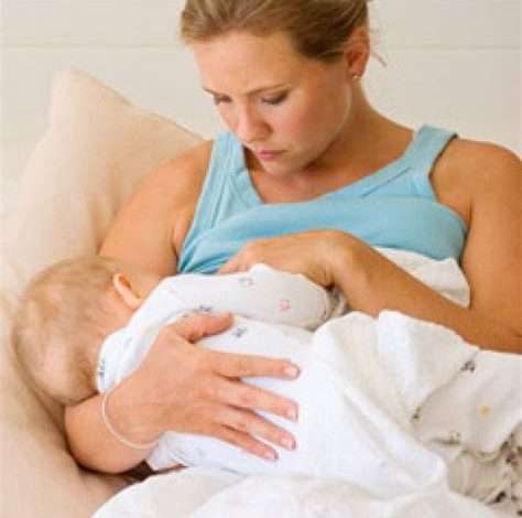 hlife.7 474x470 - چرا کودک از گرفتن پستان مادر امتناع می کند؟