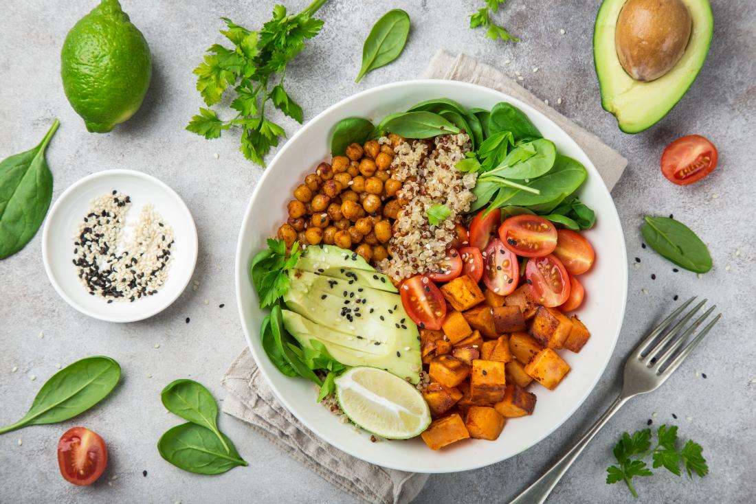 vegan meal with chickpeas quinoa sweet potato avocado lime and high fiber vegetables and legumes for pcos diet - تنبلی تخمدان یا تخمدان پلی کیستیک : علل و درمان آن