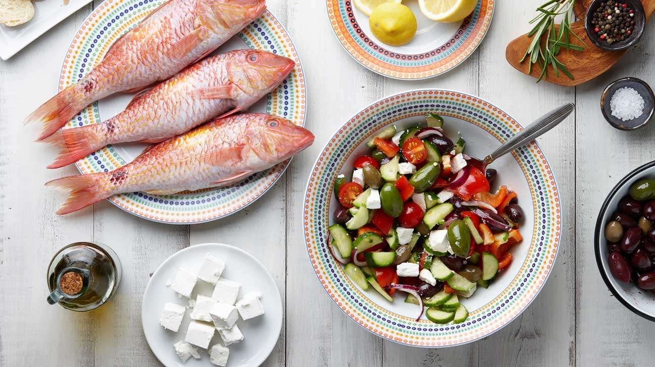 mediterranean diet meal plan 1296x728 - رژیم غذایی مدیترانه ای:برنامه غذایی و راهنمای مبتدیان