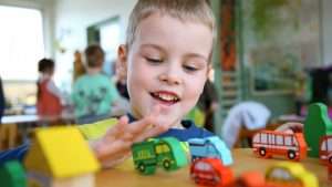 78 7 Diagnose Kids Autism Misdiagnosis Slideshow 78 child playing with toys ts 99272161 300x169 - اختلال طیف اوتیسم چیست؟