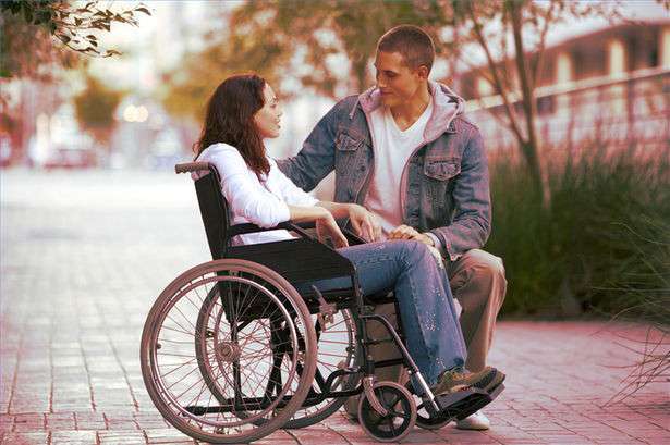 wheelchair couple - آداب معاشرت و رفتار با افراد معلول