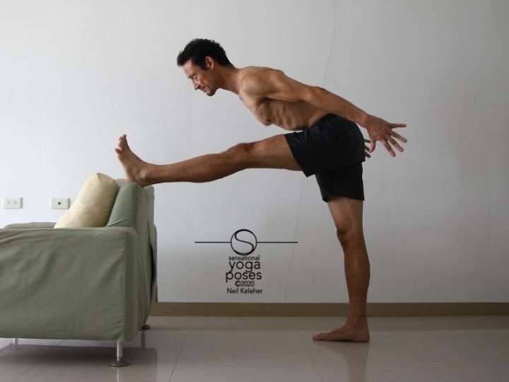 hamstring stretch standing leg supported 5429 720x540 - 11 حرکت مفید برای ورزش سیاتیک پای چپ و راست