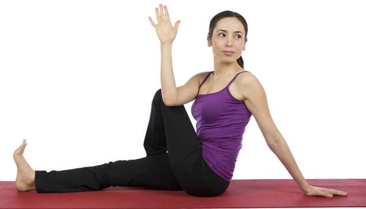 yoga4 720x412 - 11 حرکت مفید برای ورزش سیاتیک پای چپ و راست