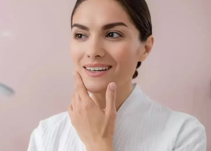 بهترین کلاژن برای زنان چیست؟ انواع، فواید و موارد دیگر womansmiling de44806a 1f0e 4f8e 9d7d eb7a5d5650e2 720x515 - بهترین کلاژن برای زنان چیست؟ انواع، فواید و موارد دیگر