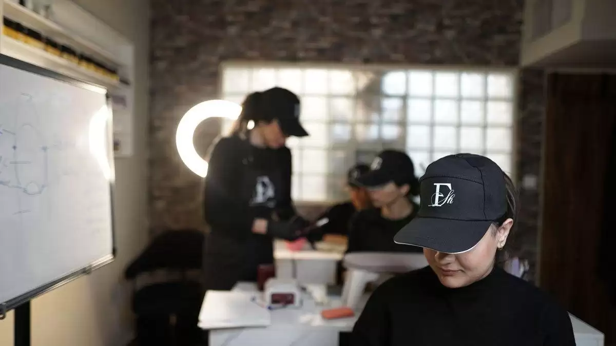 00f0fe24 67e9 4500 9481 bbae247ded98 - بهترین دوره آموزش کاشت ناخن در تهران کجاست؟