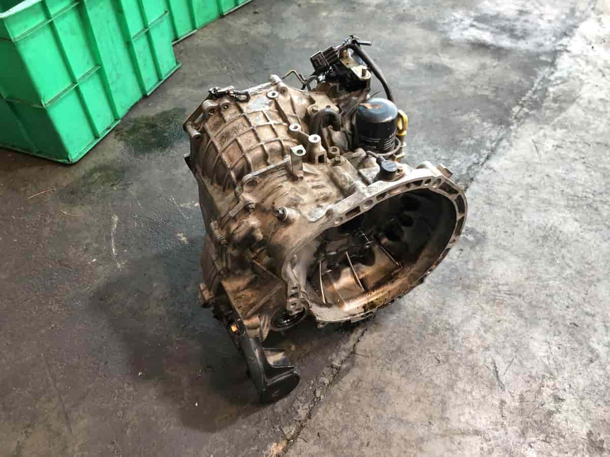 تاخیر در معکوس کشیدن جیلی X7 در سربالایی